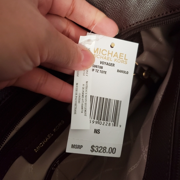 Authentic Michael Kors voyager bag - Picture 2 of 2